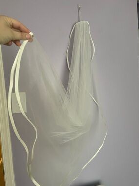 Simple White Bridal Veil with Satin Trim - Knee Legnth